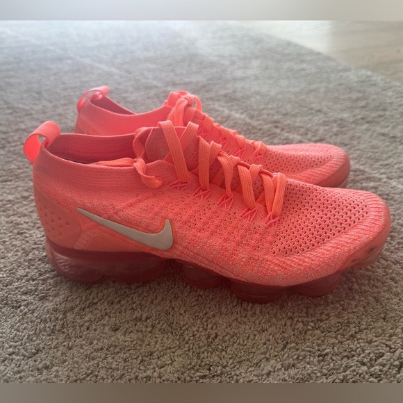 Nike Air Vapormax Flyknit 2 Crimson Pulse Running Shoe 942843-800 Women's Sz 7.5 - Picture 1 of 5